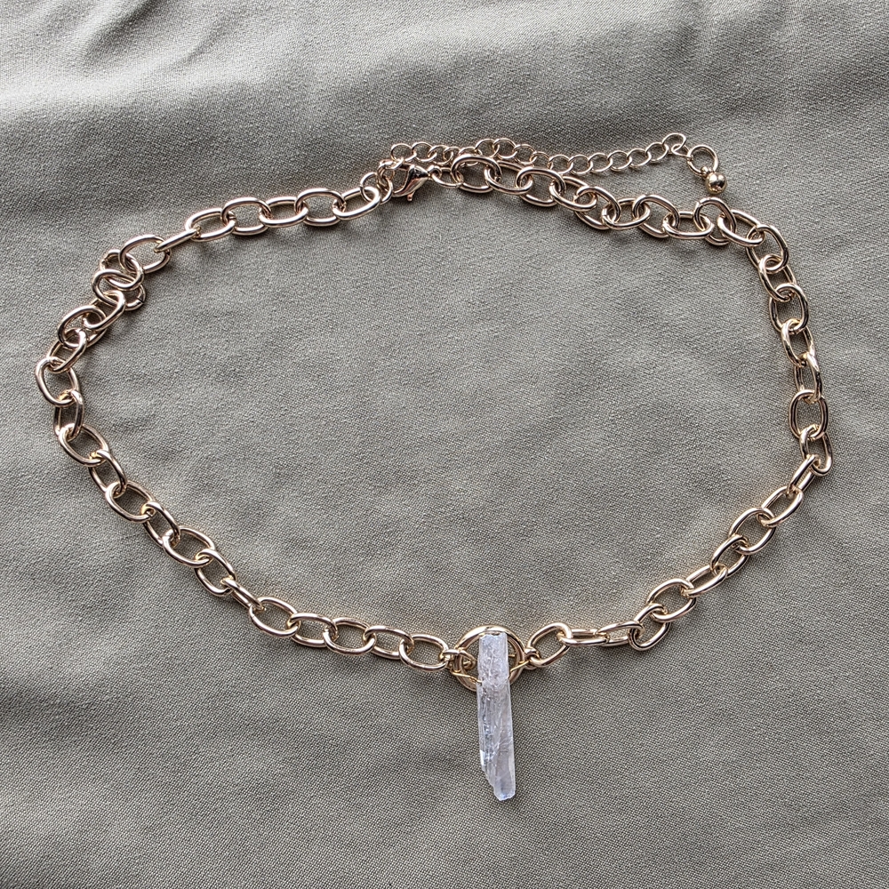 🤍 Aura Quartz Choker - Picture 2 of 7
